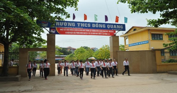 Hình 14 Giáo viên Trường THCS Đồng Quang thành phố Thái Nguyên họp bàn nâng cao 9