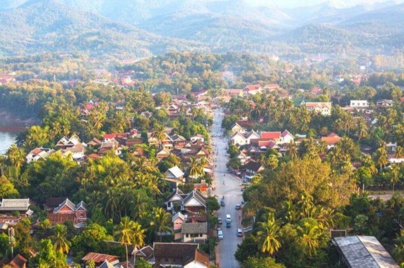 Toàn cảnh cố đô LuangPrabang nhìn từ đỉnh núi PhouSi Nguồn Tác giả chụp 5