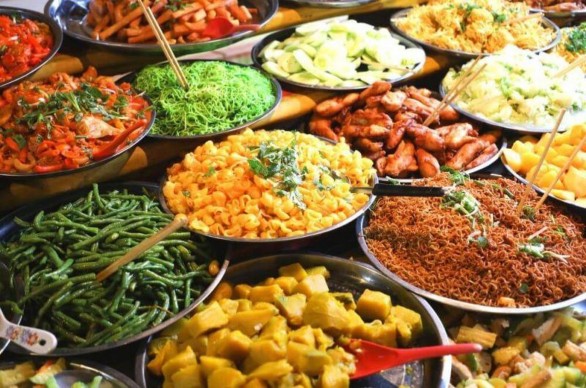 Nguồn Tác giả chụp ngày 12 tháng 12 năm 2019 Chợ đêm nằm dọc theo đường 8