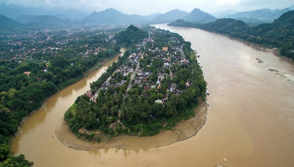 Ảnh 1 Tổng thể thành phố Luang Prabang Ảnh 2 Bảo tàng Cung điện Hoàng gia Luang 1