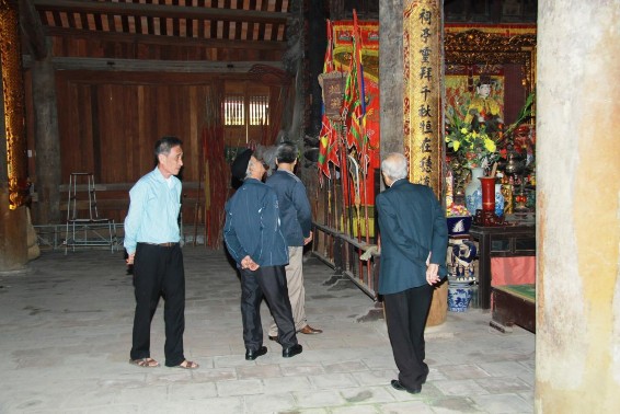 5 5 Cột đình Huề Trì Nguồn Tác giả chụp năm 2017 5 6 Mái đao đình Huề 9