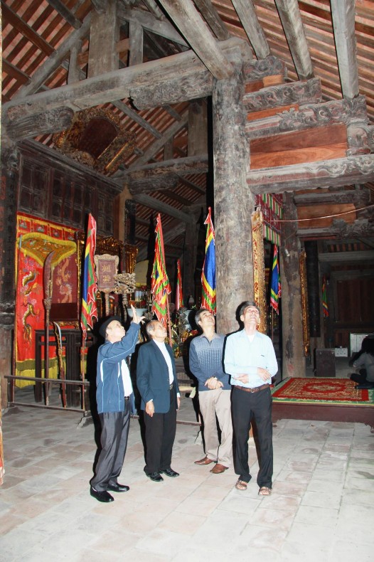 5 7 Hình ảnh du khách tham quan đình Huề Trì Nguồn Tác giả chụp năm 2017 5 8 1