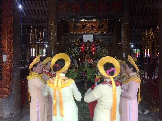 5 8 Hình ảnh trong lễ hội đình Huề Trì Nguồn Tác giả chụp năm 2017 5 9 2