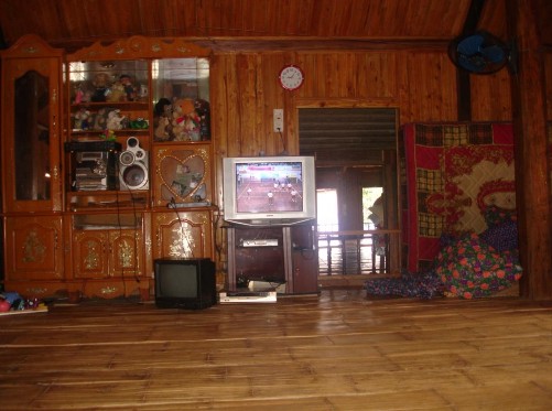 Đồ đạc trong nhà của một gia chủ ở bản Lác 2 3 2 Tác động đến trang 4