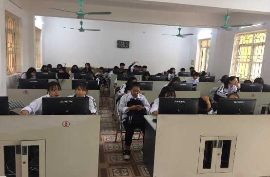 Tiết học bài 1 Nhật Bản – tại phòng máy vi tính của nhà trường Giờ học 1