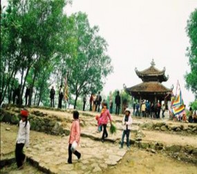 Hình 4 5 Bàn Cờ Tiên Am Bạch Vân 24 4 1 4 Thạch bàn còn gọi là suối Côn 1