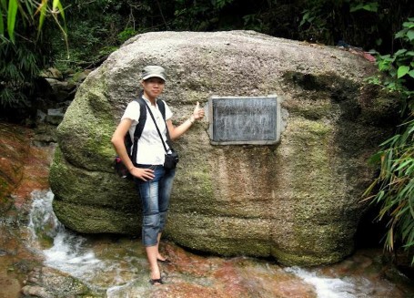 Hình 4 6 Thạch Bàn 25 4 1 5 Đền thờ Nguyễn Trãi Đi về phía hạ nguồn theo 3