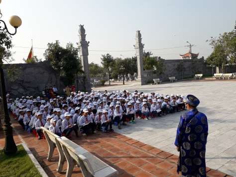 5 3 6 Ông Bùi Quang Triệu Phó ban quản lý di tích đền thờ Khúc Thừa Dụ giới 5