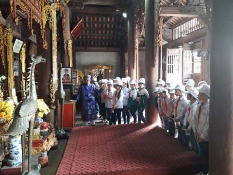 5 3 6 Ông Bùi Quang Triệu Phó ban quản lý di tích đền thờ Khúc Thừa Dụ giới 6