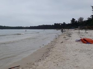 Ảnh 8 Rác thải chưa được thu gom tại bãi Sơn Hào và khu dân cư thôn Sơn Hào 5