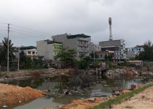 Ảnh 8 Rác thải chưa được thu gom tại bãi Sơn Hào và khu dân cư thôn Sơn Hào 6