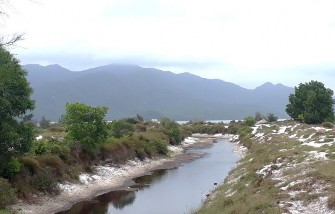 Hình 6 Eo gió Gót Beo Ảnh Baoquangninh Hình 7 Dòng sông đôi bờ cát trắng 1