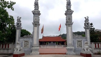 Hình 8 Đình Quan Lạn Ảnh tác giả Hình 9 Đền thờ Trần Khánh Dư Ảnh tác 4