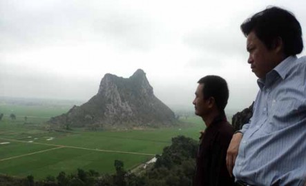 Hình 2 1 Lèn Hai Vai thuộc huyện Diễn Châu Một vai gánh vác sơn hà Một vai 1