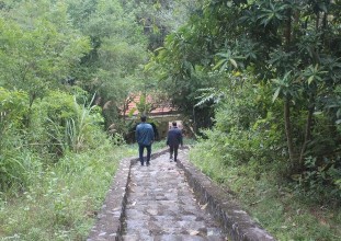 Hình 10 Lối vào rừng Khuôn Mánh 4 Di chỉ khảo cổ học Thần Sa Nguồn ảnh 11