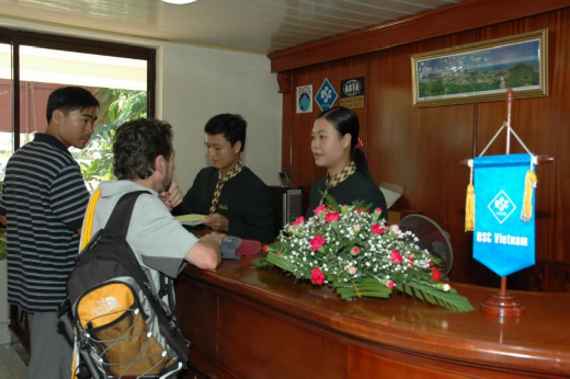 DU LỊCH THÁNG MƯỜI Biểu tượng của Công ty Mặt tiền Công ty Quầy tiếp tân 3