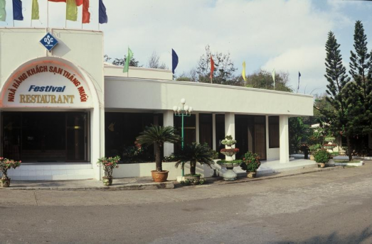 THÁNG MƯỜI Biểu tượng của Công ty Mặt tiền Công ty Quầy tiếp tân Nhà hàng 5