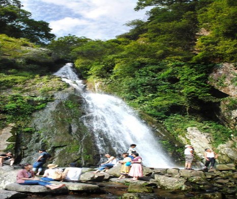 Hình 2 3 Thác Bạc Tam Đảo Hình 2 4 Thiền viện Trúc Lâm Tây Thiên Tam Đảo 3