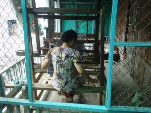 Hình Dệt thổ cẩm Chăm Nguồn Tác giả chụp 01 5 2015 Hình Vận chuyển khách 13