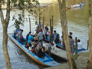 Hình Dệt thổ cẩm Chăm Nguồn Tác giả chụp 01 5 2015 Hình Vận chuyển khách 14