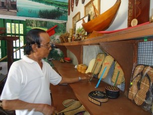 Hình Khu trưng bày sản phẩm Nguồn Tác giả chụp 01 5 2015 Hình Sản phẩm thổ 9