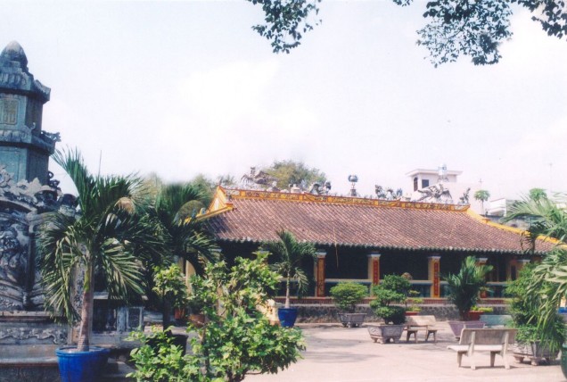 Chùa Hội Khánh Xây Năm 1741 xây dựng lại năm 1868 Tranh s ơn mài làm bằng chất 5