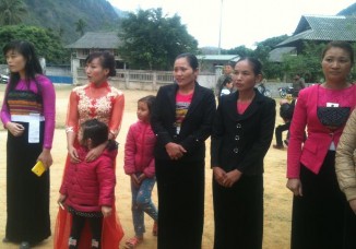 Ảnh 11 Sự kết hợp giữa trang phục truyền thống và trang phục của người 9