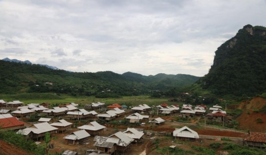 2 9 Khu tái định cư bản Bon Nguồn Tác giả chụp tại bản Bon tháng 5 năm 2017 11