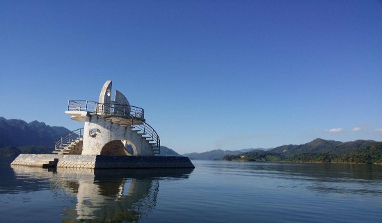 2 1 Cột mốc đánh dấu trung tâm huyện Quỳnh Nhai cũ Nguồn Tác giả chụp tại 3