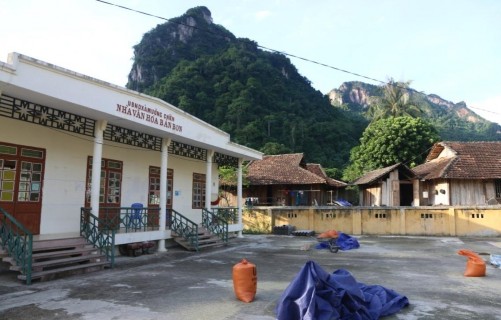 2 13 Nhà văn hóa bản Bon Nguồn Tác giả chụp tại bản Bon tháng 6 năm 2017 2 14 3