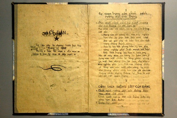 Hình 2 5 Sách Chính sách ruộng đất của Đảng nguồn 3