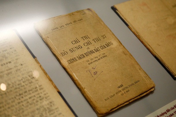 Hình 2 6 Sách bổ sung chỉ thị 37 về chính sách ruộng đất của 4