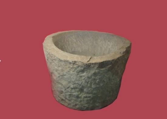 Hình 2 7 Chiếc cối của Mẹ Việt Nam anh hùng Trương Thị Dư 5