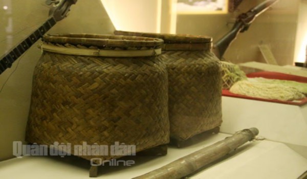 Hình 2 9 Đôi bồ và chiếc đòn gánh này cũng đã góp công trong Chiến dịch 2