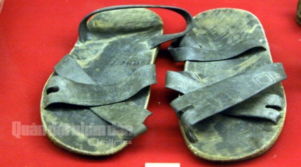 Hình 2 10 dép lốp cao su của chiến sĩ Điện Biên Nguồn http www bqllang gov vn 3