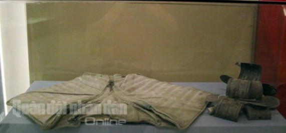 Hình 2 14 Áo chống đạn của lính Pháp ta thu được ở Điên Biên Phủ 8