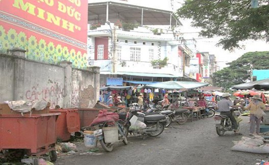 Ảnh 16 Rác thải trong khu dân cư tại thành phố Kon Tum Nguồn tác giả chụp 12