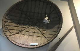 Bừa san mặt đường Cáng thương binh Mảnh xác máy bay Balo đựng xăng Xẻng công 5