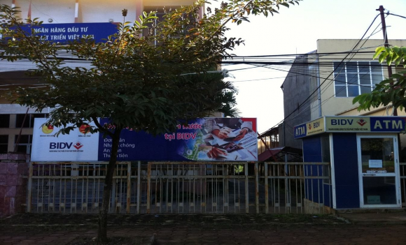 Hình 2 12 và hình 2 13 – Minh họa điểm giao dịch ATM của BIDV Hòa Bình Các 1