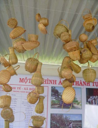 Hình 2 3 Sản phẩm của làng nghề đan đát Đại An Hình 2 4 Sản phẩm của 1