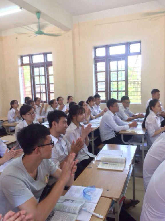 HS trường THPT Thanh Chương I học LSĐP tại di tích Truồng Bồn 16 02 2018 HS 4