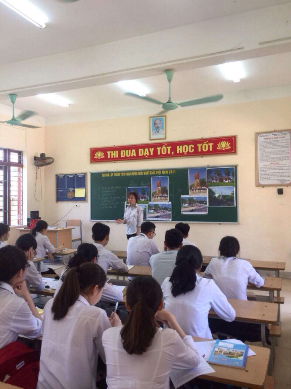 HS trường THPT Thanh Chương I học LSĐP tại di tích Truồng Bồn 16 02 2018 HS 5