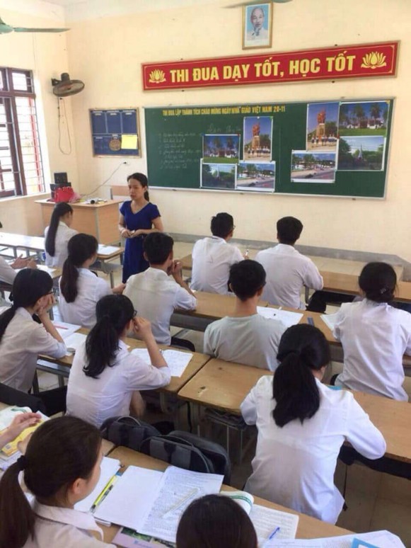 HS trường THPT Thanh Chương I học LSĐP tại di tích Truồng Bồn 16 02 2018 HS 7