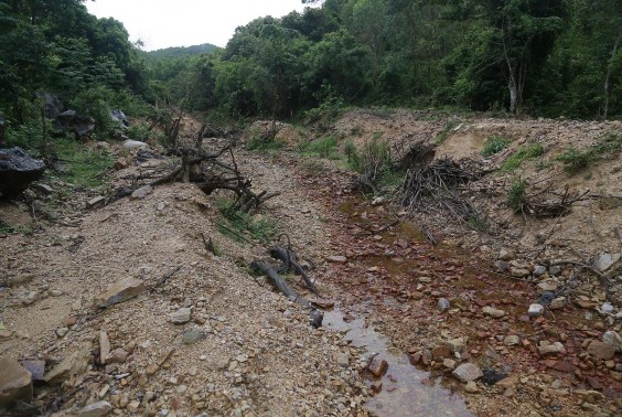 Ảnh 3 6 Dải tích tụ aluvi proluvi kéo dài dọc men theo các khe rãnh xâm thực 3