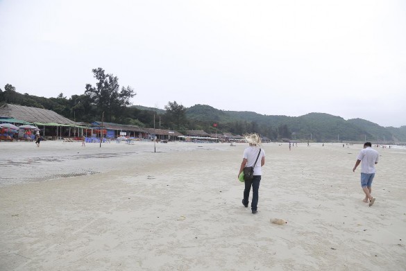 Ảnh 3 8 Bãi biển Minh Châu nổi tiếng với khung cảnh hoang sơ cát trắng mịn 5