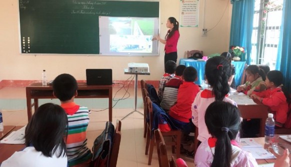 Hình 2 Tổ chức chuyên đề dạy học theo phương pháp Bàn tay nặn bột 2