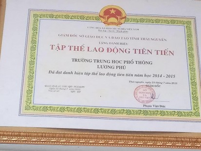 Hình 21 Bằng khen trường THPT Lương Phú Nguồn tác giả tự chụp Hình 22 Đoàn 15