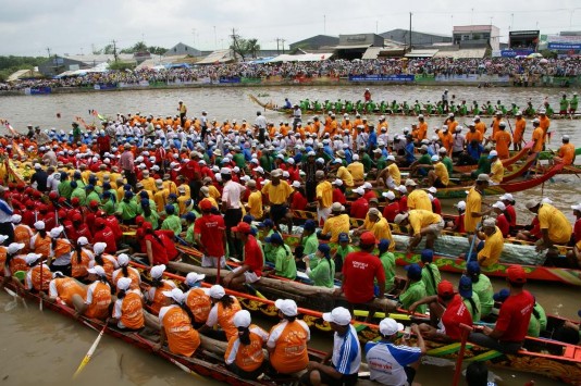 Nguồn www otosaigon com Hình 7 Bún nước lèo Hình 8 Cốm dẹp Nguồn 6