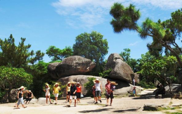 Ảnh 2 Hòn trống mái Ảnh 3 Khu sinh thái Quảng Cư Sầm Sơn Ảnh 4 Sân golf khu 2