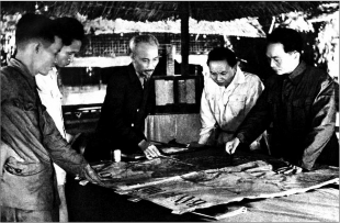 Hình 2 3 Bộ Chính trị họp tháng 12 1953 Trong đó nhấn mạnh nội dung cuộc họp 2